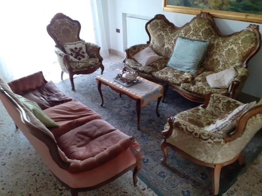 مبيت وإفطار كازيرتا A Casa Di Adele المظهر الخارجي الصورة