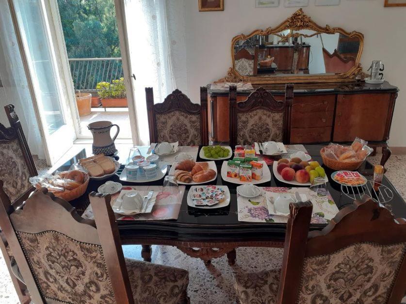 مبيت وإفطار كازيرتا A Casa Di Adele المظهر الخارجي الصورة