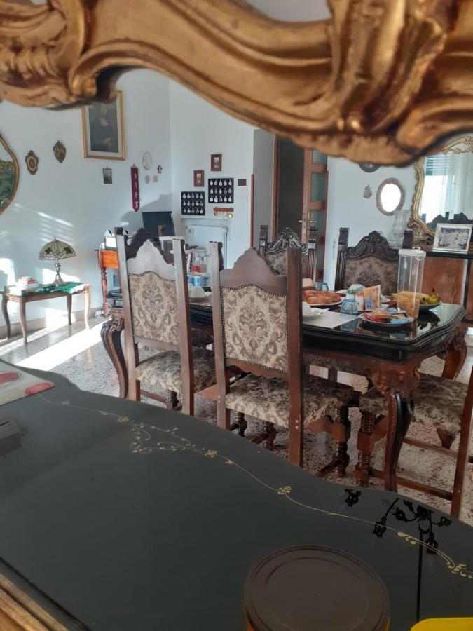 مبيت وإفطار كازيرتا A Casa Di Adele المظهر الخارجي الصورة
