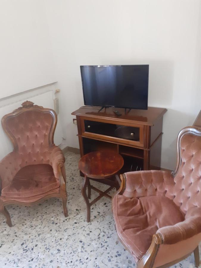 مبيت وإفطار كازيرتا A Casa Di Adele المظهر الخارجي الصورة