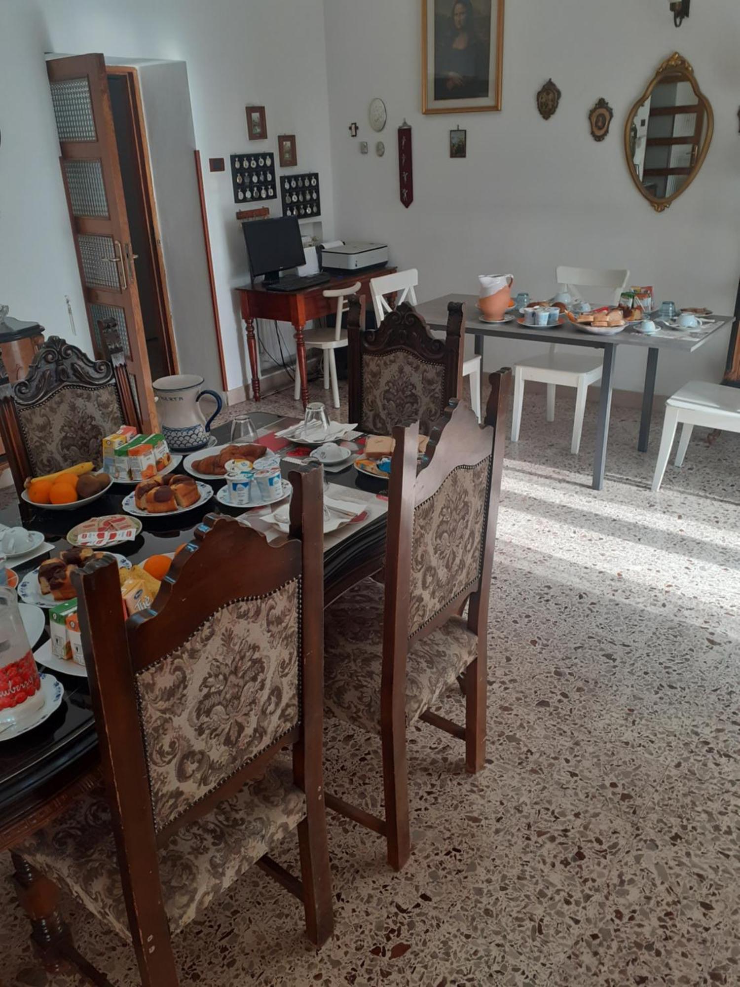 مبيت وإفطار كازيرتا A Casa Di Adele المظهر الخارجي الصورة